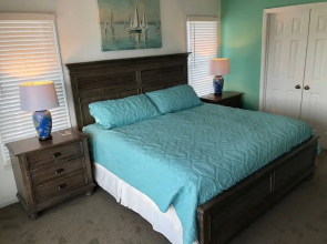 Tailslide Inn 4 Bedroom Home by RedAwning