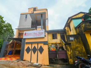 OYO 82433 Hotel Raz Stay