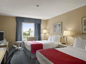 Ramada Trenton