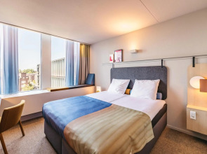 Rosen Inn, closest to Universal