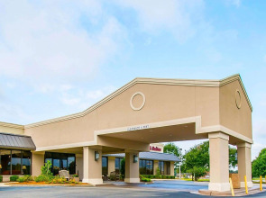 Clarion Inn & Suites Dothan South