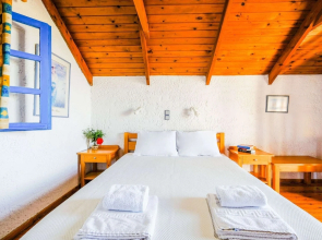 Aesthetic Holiday Home in Palaiochora near Sea Beach