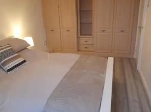 Comfortable 2 Bed Apartment 2nd Floor Contractors Families Close To City Centre Occasional Bed Available