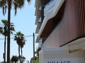 Luxury Palm Beach 1 BDR in The Village