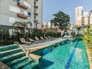 Studio in Building With Pool Con1206