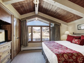 Modern 2 BR Condo Lodge at Vail, Walk to Gondola by RedAwning