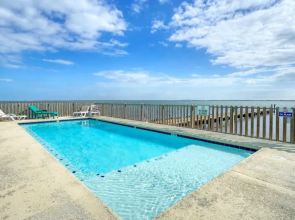 Sleeps 31 2 Homes w/ Boat Dock + Waterfront Pool Laguna Village Getaway