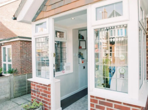 4 Lyndhurst Rd