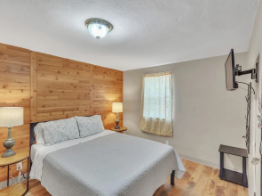 Downtown 2 Story Property 2 Bedroom Apts by RedAwning