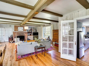 Quaint Woodstock Escape - 2 Mi to Tinker St!