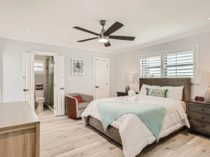 Great Location Private House Pool, Hot Tub, Patio w/ Fire Pit 3br/2ba