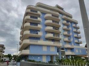 RICCIO BLU pochi passi dal mare