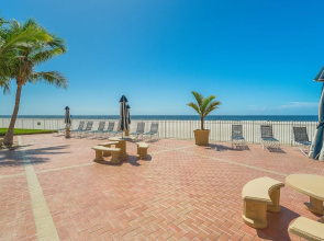 Tahitian Towers 503 1 Br condo by RedAwning