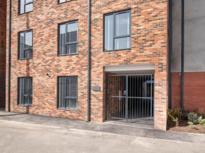 Elliot Oliver - Chic 2 Bedroom Town Centre Apartment