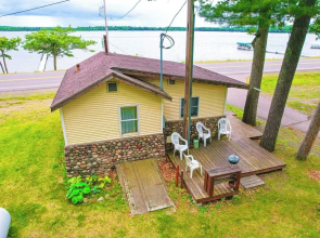 Wisconsin Lakeside Cottage w/ Deck, Views