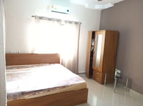 Ronna apartments at Lakeside Estates