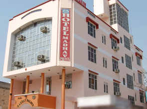 Hotel Madhav Palace