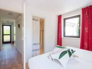 Bungalow Near Lake Veere With Sunny Terrace