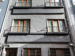 Myra Pera Apartments
