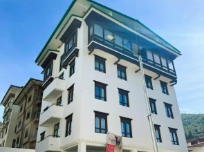 Dzi Apartments