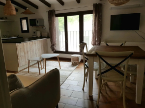 Face à la Cité : appartement avec cour !