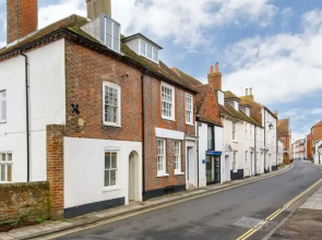 Charming 3bd Townhouse Right in the City Centre
