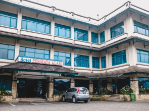 RedDoorz Plus near Taman Safari Indonesia