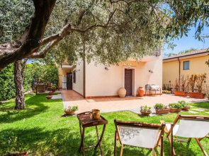 Siliqua House With Garden by Wonderful Italy