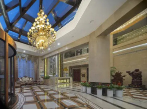 Luoshan Junfu Hotel