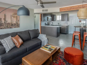 Modern 2br Phoenix Townhome by Wanderjaunt