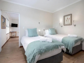 Steenbok House Self Catering Apartment
