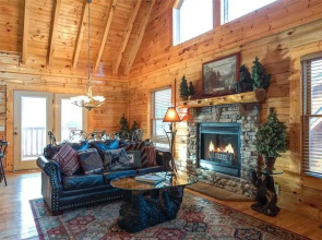 Mountain Paws Retreat 5 Bedroom Home with Hot Tub