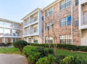 Quality Inn & Suites Arlington
