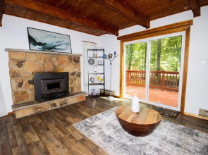 Entire 3 Bedroom Adventure Chalet, Near the best of the Poconos