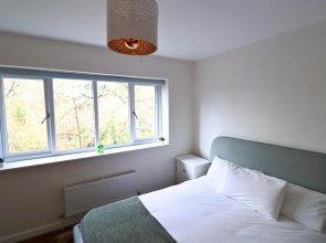 Wokingham - Large 2 bedroom Apartment