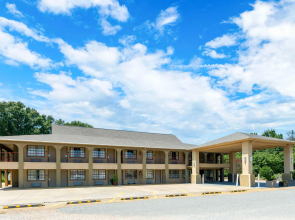 Best Western Delhi Inn