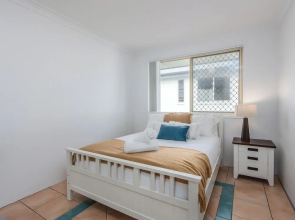 Marine Mirage - 2 Bedroom Apartment with Beachfront Vibes