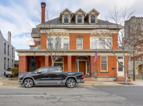 Historic Tiffin Home ~ Half Mi to University!
