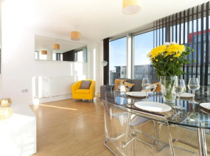 2 Bedroom 2 Bathroom Apartment in Central Milton Keynes with Free Parking and Smart TV - Contractors, Relocation, Business Travellers