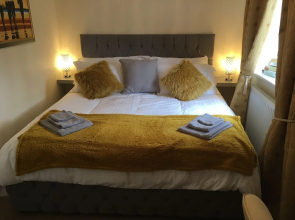 Lazy Nest - Sleeps 4, Parking, Garden & Hammocks