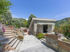 Villa Breezy Way - Among Greenery