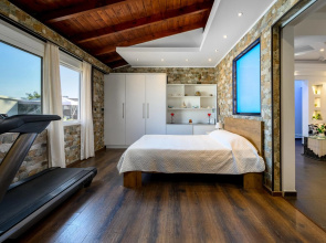 Pervolia-House