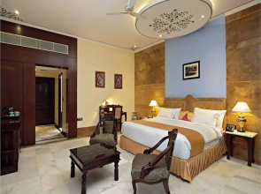 Hotel Talaibagh Palace