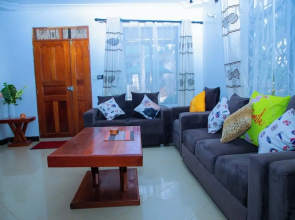 Dar es Salaam-sleeps8-parking-garden-pet Friendly