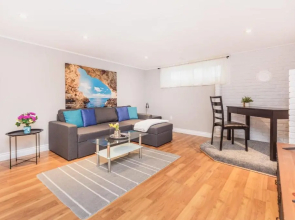 1BR Apartment w King Bed Near Downtown Ottawa