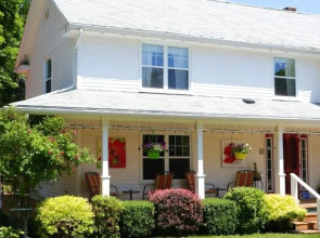 Warm House Retreat Bed and Breakfast