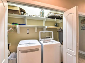 Ocean View & Grill: Crystal Beach Bungalow!
