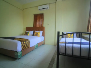 Andys Nur Penginapan by OYO Rooms
