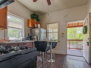 Comfy One Bed Apartment in Forest Park