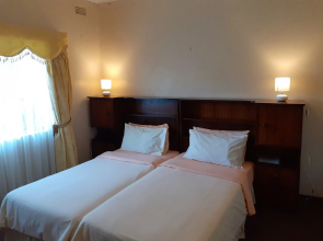 Charming 6-bed House With Swimming Pool in Harare